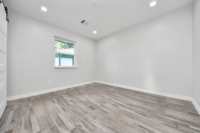 Building Photo - 6201 Batterson St