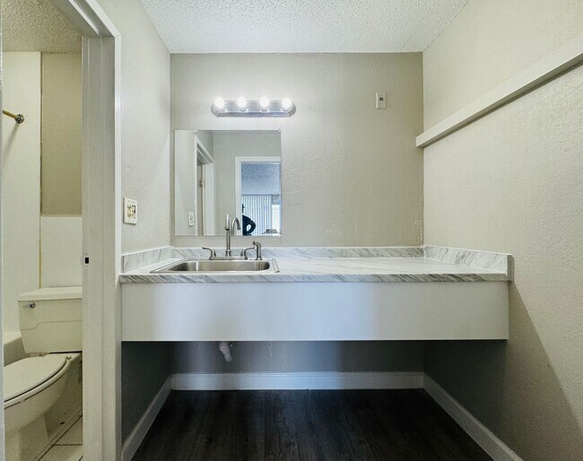 Building Photo - Newly renovated Studio apartment - Water, Electric, Cable TV Included!