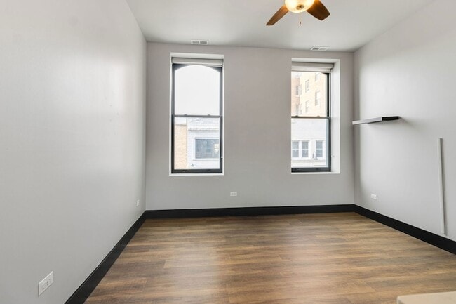 Building Photo - 6 E Downer Pl