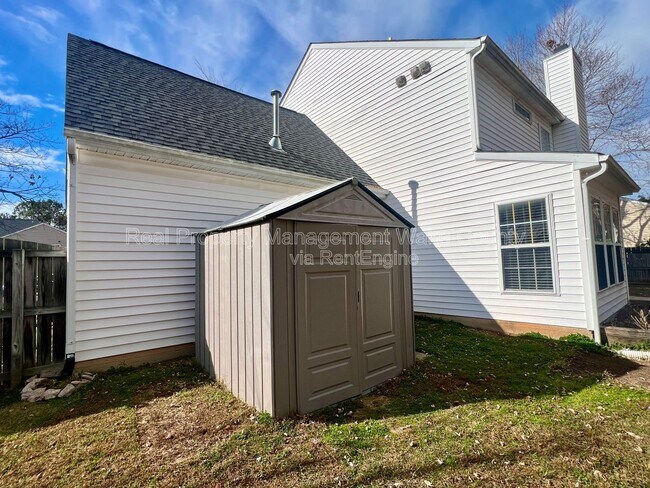 Building Photo - 213 Piney Woods Ln