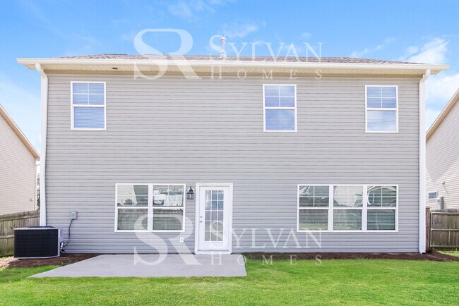 Building Photo - Prepare to fall in love with this 4 bedroom, 2.5 bathroom home