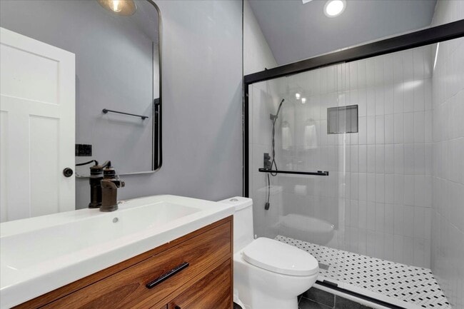 Building Photo - 1728 N Wood St