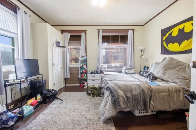 Building Photo - NT - 2342 Stratford