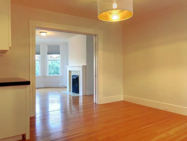 Building Photo - 1190 Dolores St
