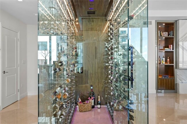 Building Photo - 450 Knights Run Ave