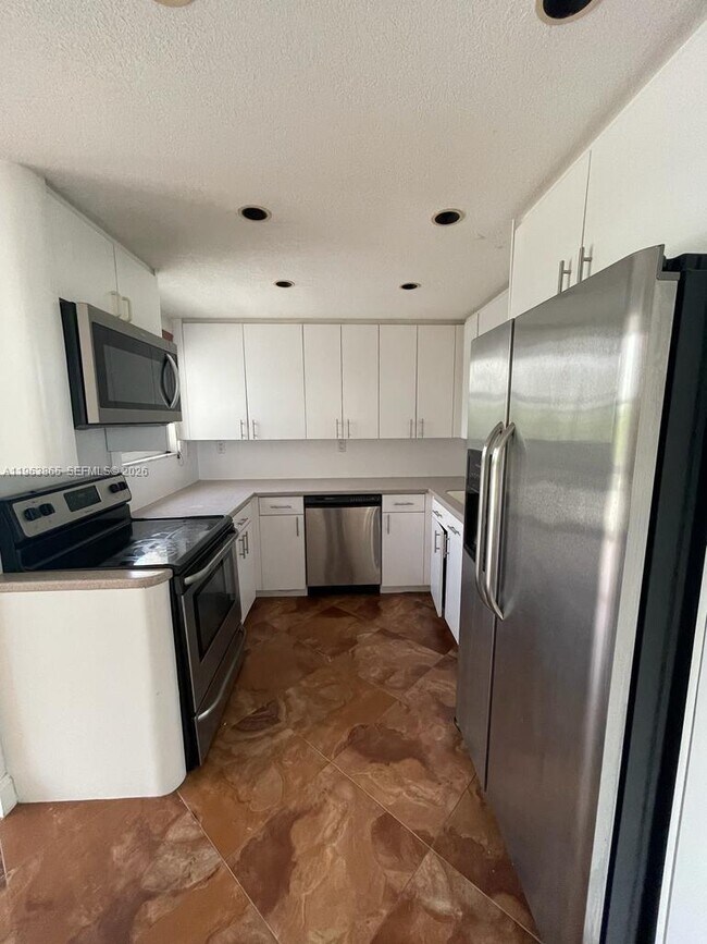 Building Photo - 1865 Brickell Ave