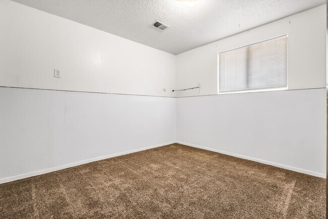 Building Photo - Charming Townhome in Beautiful Rangely, CO