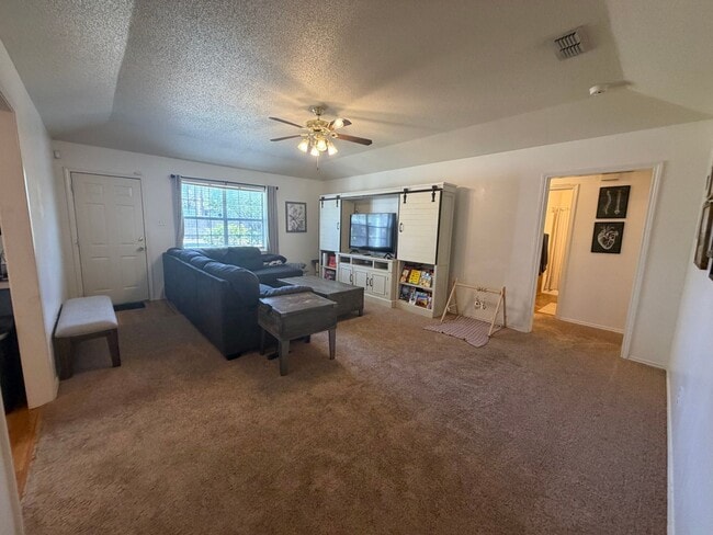 Building Photo - 3BED/2BATH/1 CAR GARAGE: AVAILABLE JUNE 15TH IN LISD!!