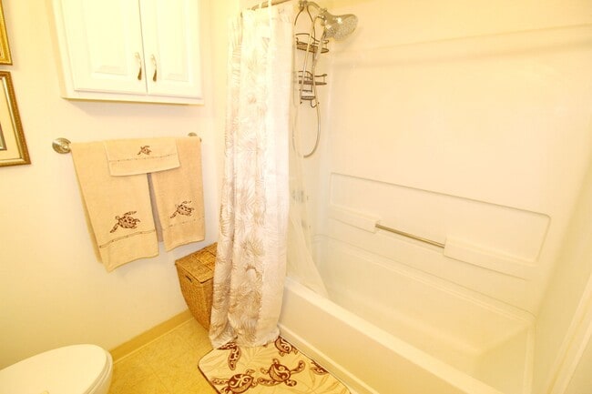 Building Photo - F-104 Kihei Shores Furnished 2 bed/2 full ...
