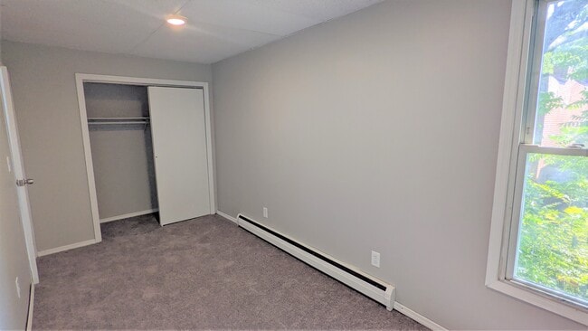 Building Photo - 594 4th St