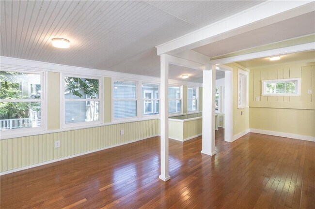 Building Photo - 312 S Willow Ave