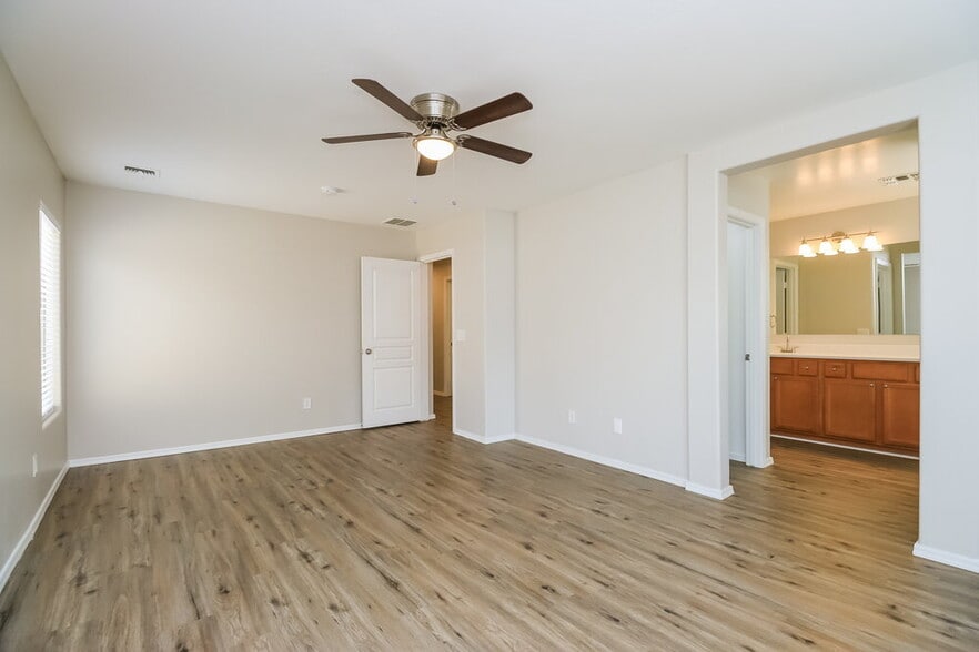 Building Photo - 3884 E Santa Fe Ln