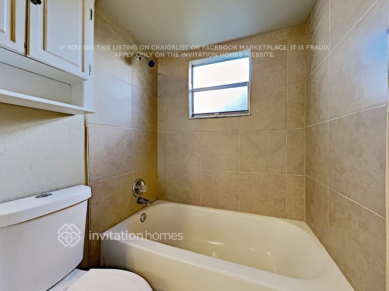 Building Photo - 439 Meander Dr N