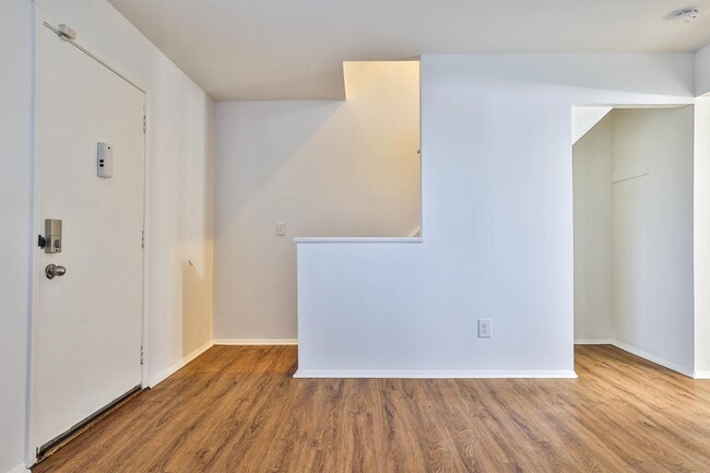 Building Photo - 1556 Meredith Dr