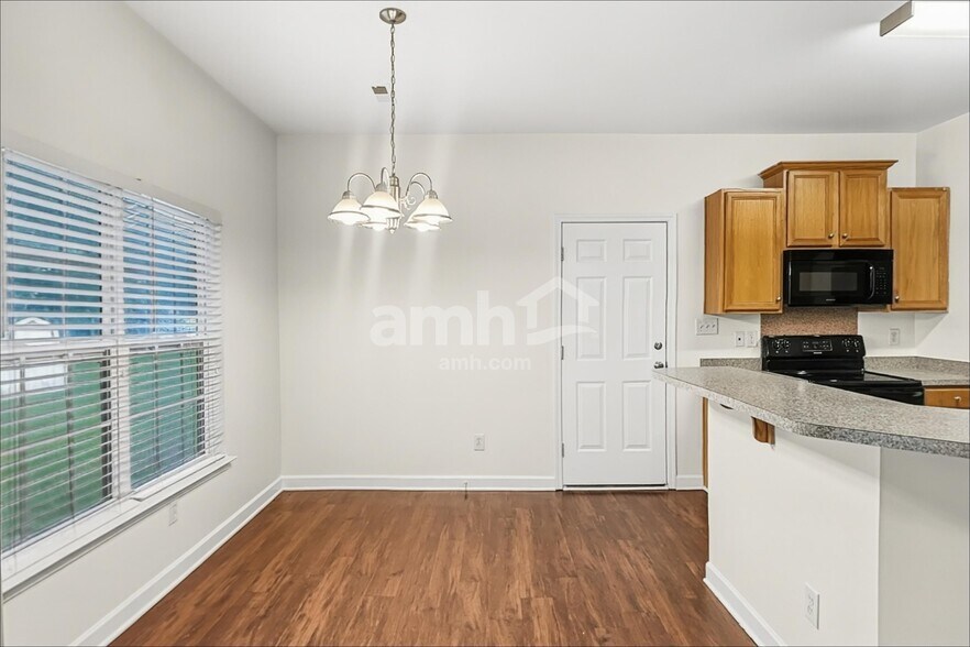 Building Photo - 241 Brook Glen Dr