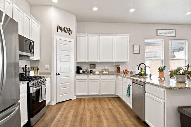 Building Photo - 10401 Pronghorn Rd