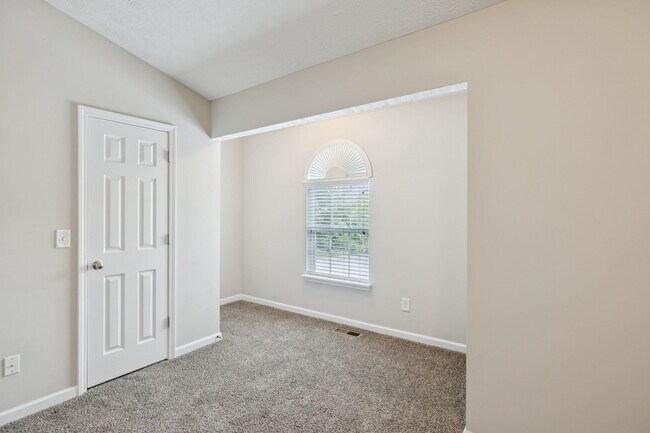 Building Photo - 2120 Lebanon Pike