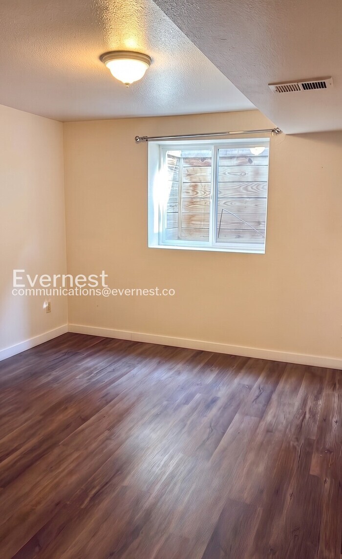 Building Photo - 928 Timber Ln