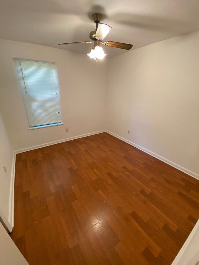 Building Photo - Gorgeous 3 Bedroom 2 Bathroom Single Family Home! Huge Fenced in Backyard!