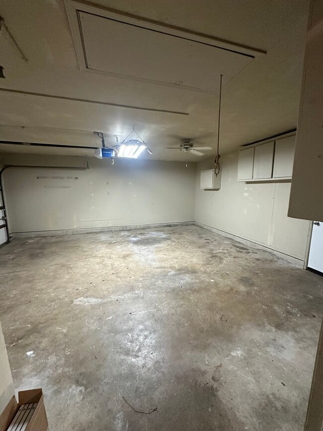 Building Photo - 312 S Avery Dr