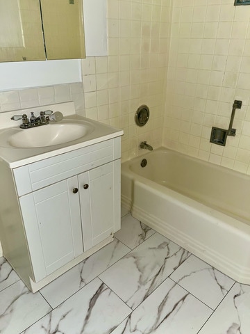 Building Photo - 6301 N Sheridan Rd