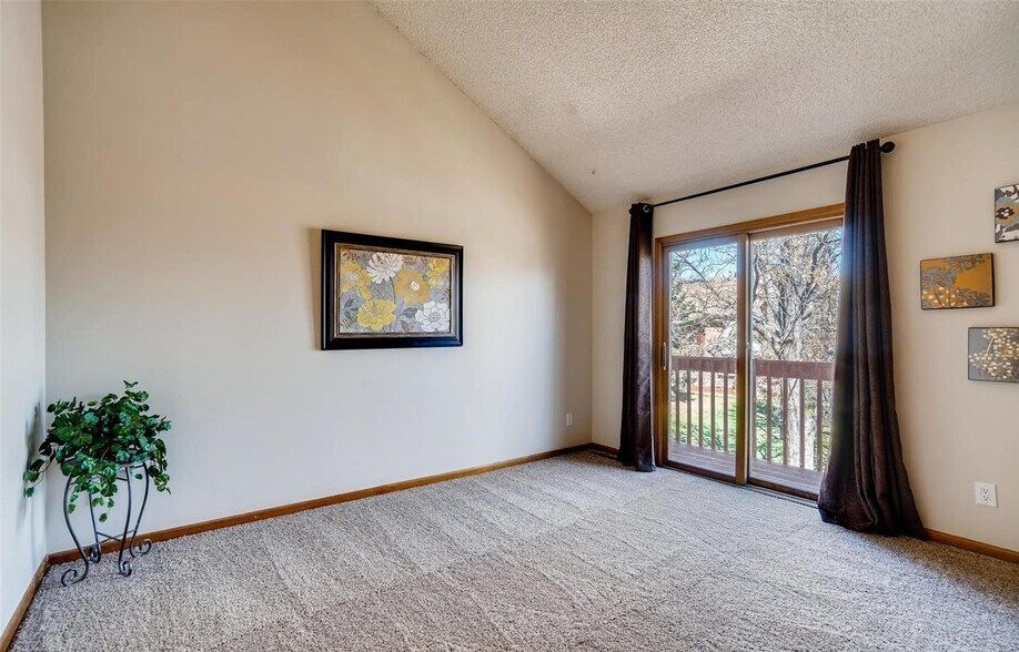 2nd bedroom with balcony upstairs - 4226 S Granby St