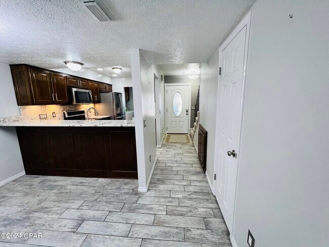 Building Photo - 8623 N Lagoon Dr