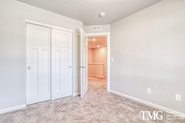 Building Photo - 3 Bedroom, 2.5 Bath Townhome In Ridgefield!