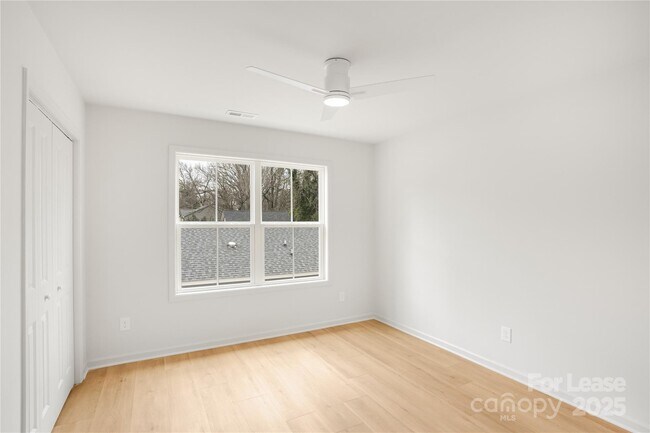 Building Photo - 2718 Mayfair Ave