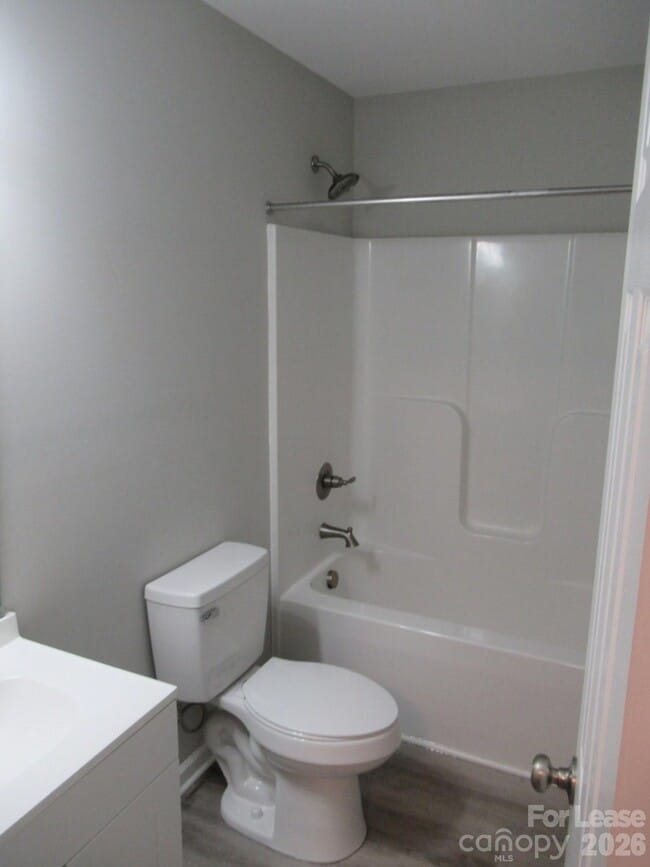 Building Photo - 174 Glen-Gar Dr