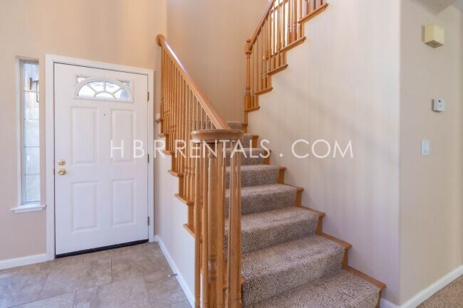 Building Photo - Move in Ready Beautiful 4 Bed Home in Tracy - Full Bed/Bath on 1st floor
