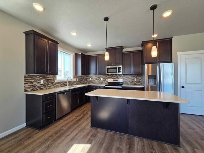Building Photo - Stunning 3 Bedroom Home In Quincy!