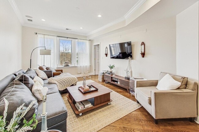 Building Photo - 6150 N Ravenswood Ave