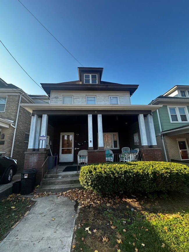 Building Photo - 1034 Chelton Ave