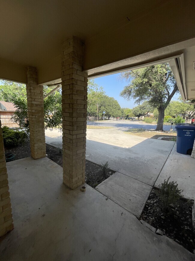 Building Photo - 6306 Madeleine Dr