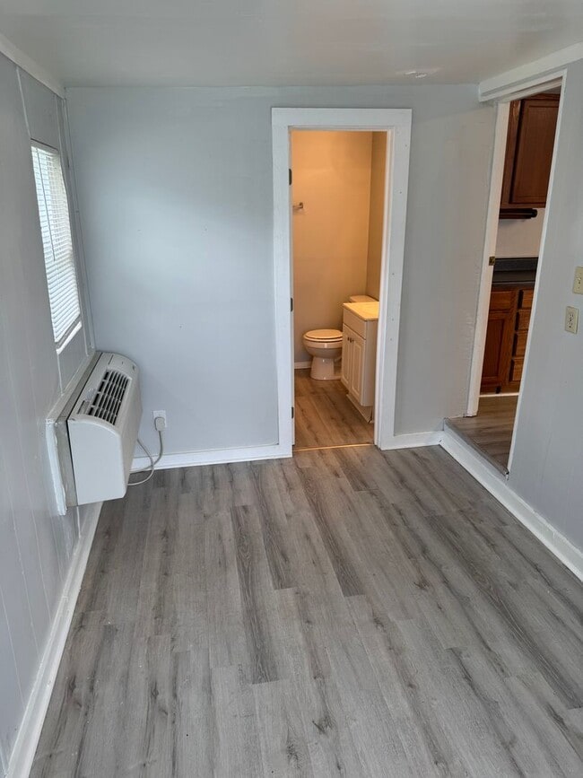Building Photo - Cozy 1 bedroom duplex for rent!
