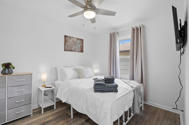 Building Photo - 519 E Water St