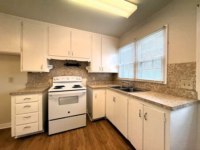 Building Photo - Welcome Home! 15% Discount for two months!!