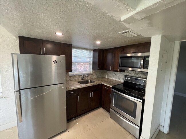 Building Photo - 1275 SW 36th Ave