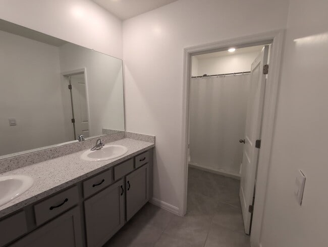 Building Photo - Fresh new build ~ 3 bed/ 2.5 bath Townhous...