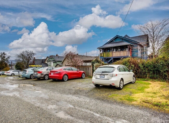 Building Photo - 1311 N Garden St