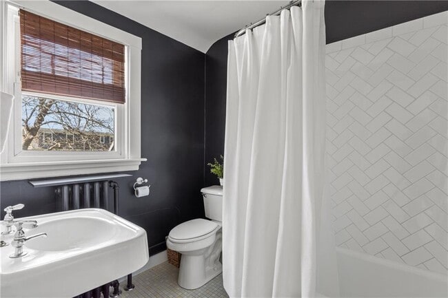 Building Photo - 193 Coggeshall Ave