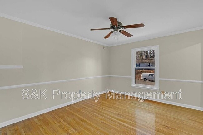 Building Photo - 350 Hughes Dr