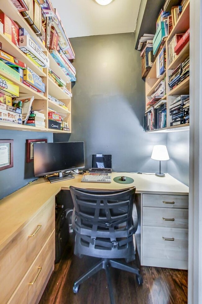 Building Photo - 1328 W Belmont Ave