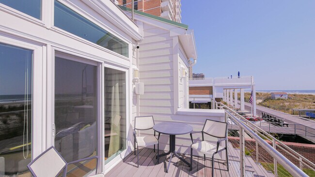 Building Photo - 5208 Boardwalk