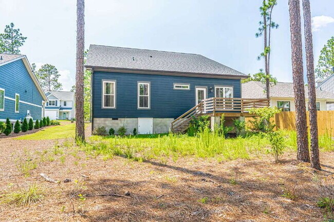 Building Photo - 721 Blue Bird Dr