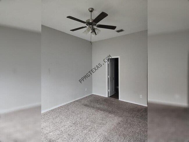 Building Photo - 12112 Castleford Way