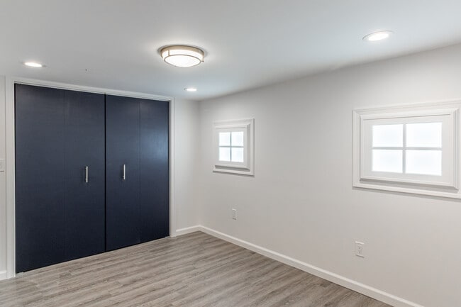 Building Photo - 916 Highview St