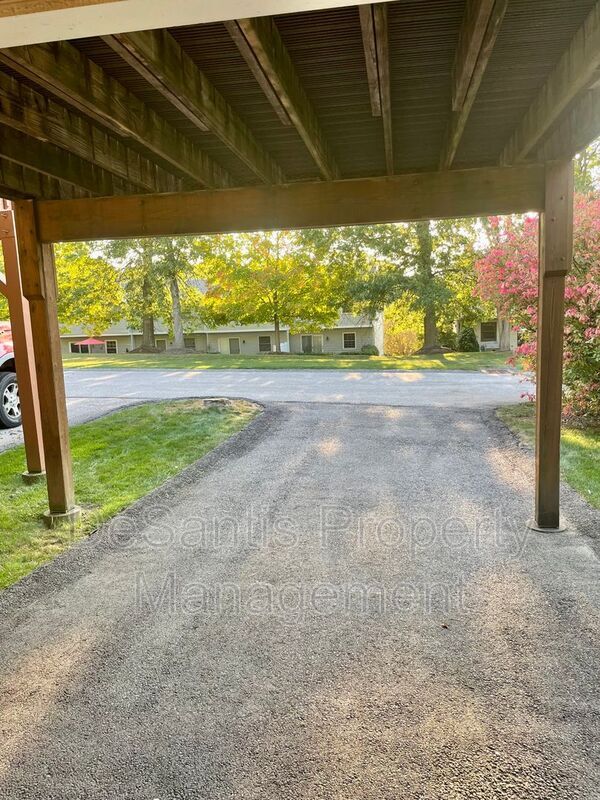 Building Photo - 925 Elm Ct