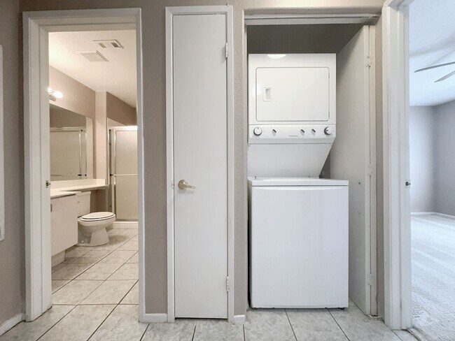 Building Photo - 2b2b Condo Tropicana/Jones  $1450